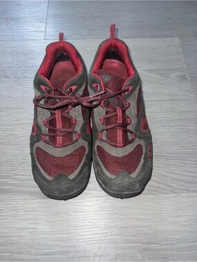Merrell Women's Burgundy and Black Trail Sneaker